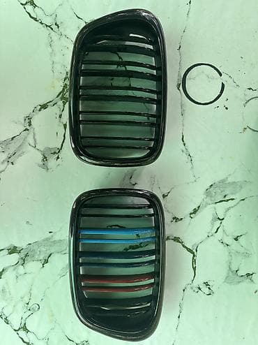 Решетка радиатора BMW 2003 г., Б/у, Аналог