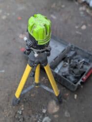 инструмент лазер: В аренду Лазерный уровень для дома и ремонта — удобно повесить полки — 1