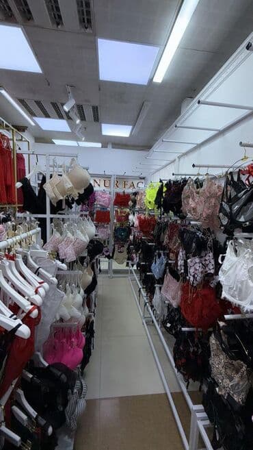 Продаю Бутик В торговом центре, 28 м², 1 этаж