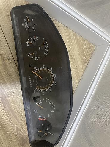 Щиток приборов Mercedes-Benz