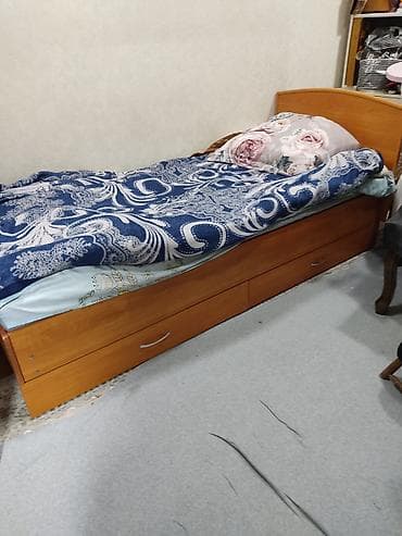 Кровати: Односпальная кровать, Б/у, С матрасом, длина - 205 см — 1