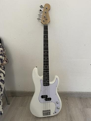 Музыкальные инструменты: Электробас-гитара типа Precision Bass, 4 струны, классический дизайн — 1