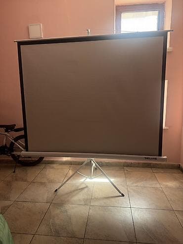 Продаю качественный переносной экран для проектора от бренда Deluxe
