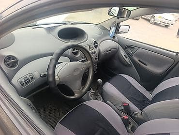 yaris: Toyota Vitz: 2000 г., 1.3 л, Автомат, Бензин, Хэтчбэк — 7