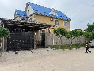 Продаётся дом 	•	Площадь: ~220 м² 	•	Участок: 5 соток 	•	2 этажа