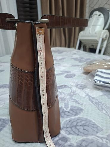 замшевые женские сумки: Классическая сумка, Burberry, Италия, Материал: Натуральная кожа, Застежка на молнии, Женские, Новый — 5