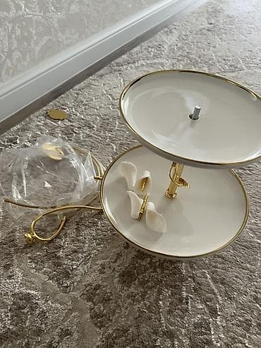 Двухъярусная сервировочная этажерка и овальная конфетница/фруктовница