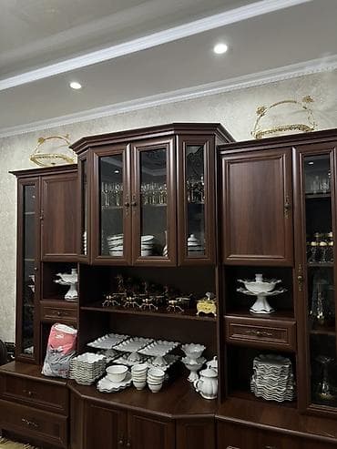 Шкафтар: Дубал шкаф, Дубал шкаф түрү: Горка, Үй, конок бөлмөсү үчүн, Өзгөчөлүктөрү: Тамак-аш идишин сактоо үчүн — 4