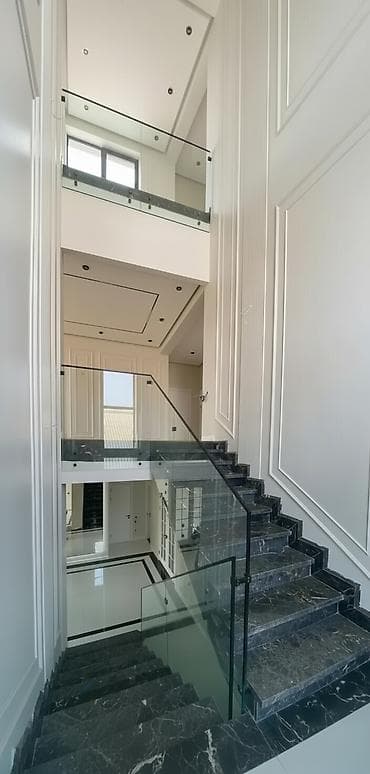 Стеклянные решения для интерьера от nurglass.kg - Лестничные перила