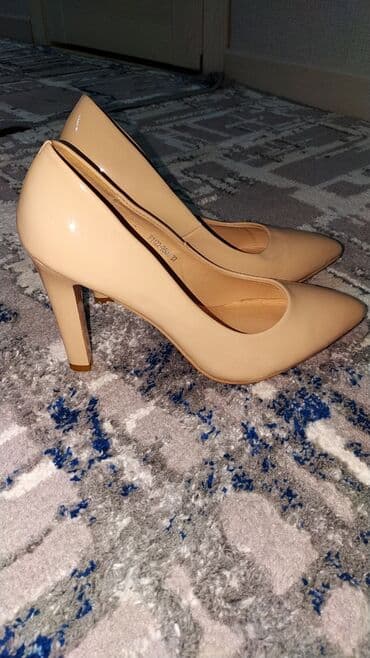 nike react: Туфли почти новая одевала 1раз размер 37 цена 1000сом — 2