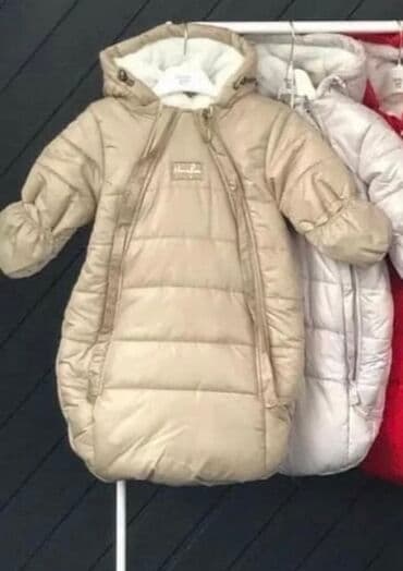 Продаю комбинезон 
размер 3-6 мес 
1500сoм