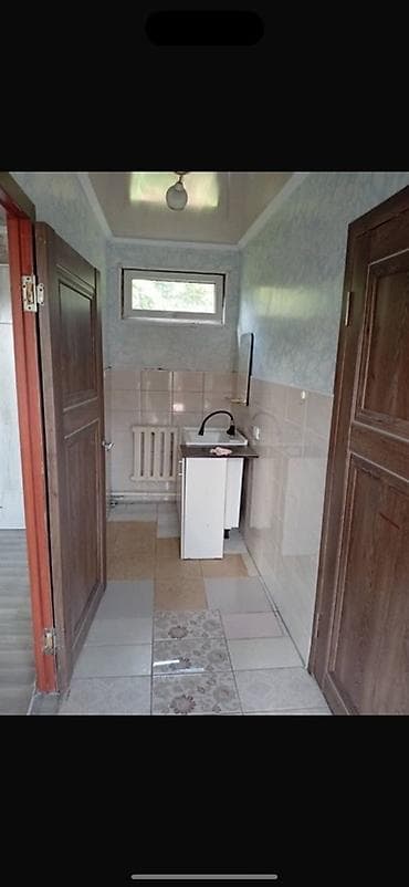 Сдаётся жилая комната с прихожкой со свежим ремонтом, отопление
