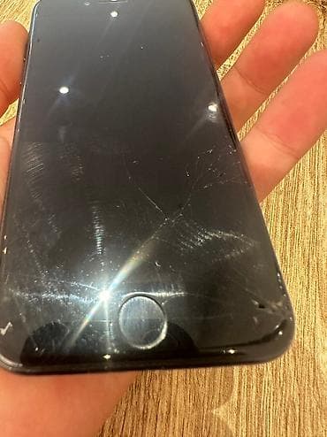 j5 2015: IPhone SE 2020, Б/у, 128 ГБ, Черный, Чехол, 75 % — 5