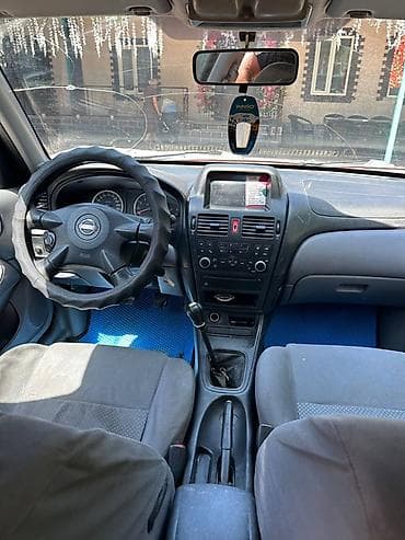 rf 2: Nissan Almera: 2003 г., 1.5 л, Механика, Бензин, Хэтчбэк — 6