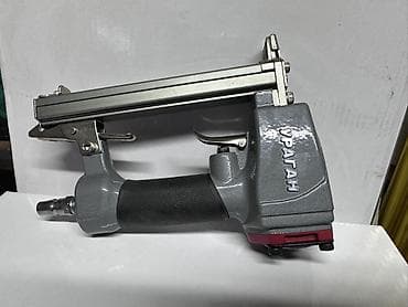 Пневматический степлер «УРАГАН» Описание: - Инструмент для скоб в