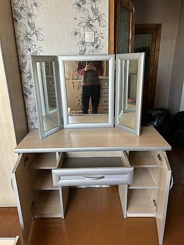 камод плосмаса: Кровать 160x200, шкаф 230х195х55 туалетный столик и комод в новом — 4