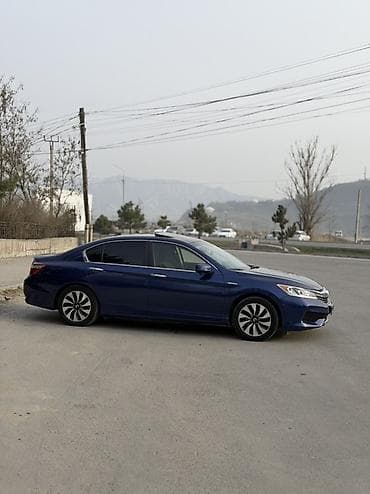 экономичный авто: Honda Accord: 2017 г., 2 л, Вариатор, Гибрид, Седан — 7
