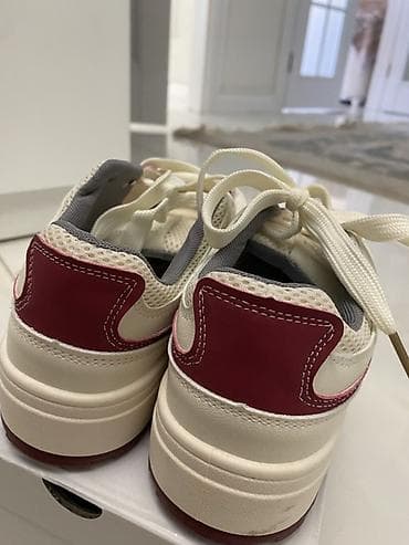 Прокат одежды: Кроссовки в стиле casual/sport. - Цвет: молочно‑белый с бордовыми — 2