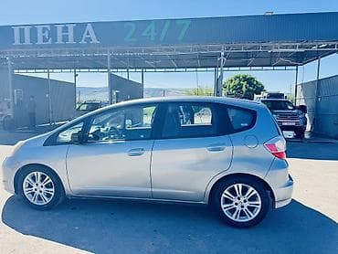 Honda Fit: 2009 г., 1.5 л, Автомат, Бензин, Хэтчбэк
