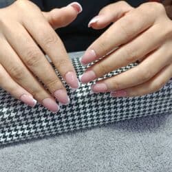 сколько стоит обучение на мастера маникюра: Выравнивание, Дизайн, Наращивание ногтей, Маникюр, Одноразовые расходные материалы, Требуются модели — 9