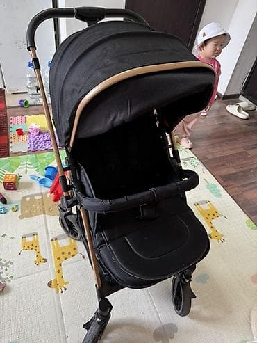 Коляскалар: Удобная детская коляска XNBB в черном цвете с рамой под дерево — 8