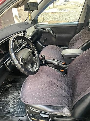 Транспорт: Volkswagen Vento: 1994 г., 1.8 л, Кол менен иштөөчү, Бензин, Седан — 9
