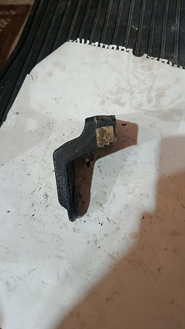 литейный: Кронштейн подвески/крепления (литой чугун FCD450), маркировка LF — 3