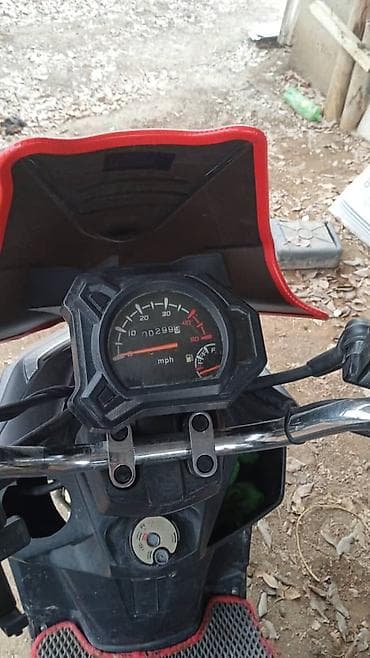 электро скутар: Скутер бензиновый, черный, спортивный дизайн с красными вставками и — 4