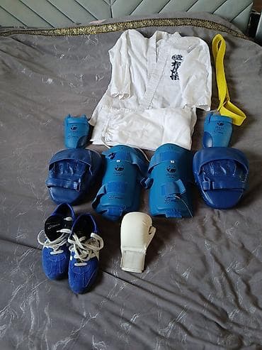 Комплект для занятий каратэ/киокушин. Состав: - Кимоно (ги) белое с