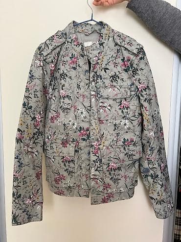 Состояние новое,все кнопки и пуговицы рабочие.Куртка подойдёт на