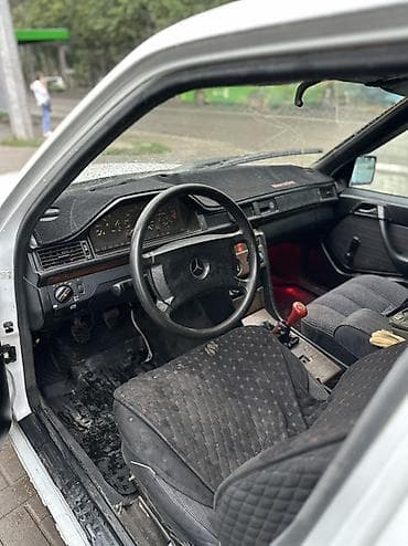 Mercedes-Benz W124: 1993 г., 2.3 л, Механика, Бензин, Седан — 8