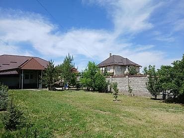участок в горах: Участок с садом и домом. - Просторный ровный двор, газон ухожен — 6
