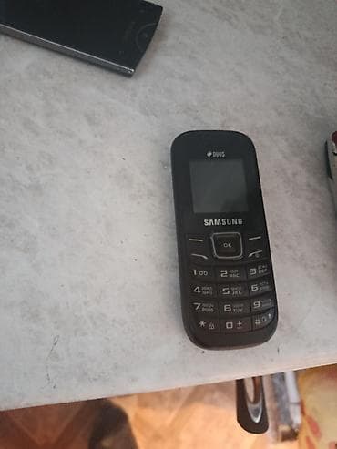 vintage t9: Набор из трёх мобильных телефонов: 1) Sony Ericsson Xperia (сенсорный — 5