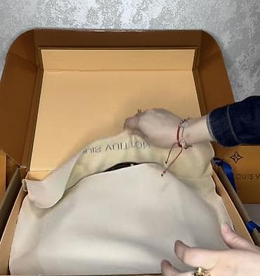 Личные вещи: Сумка Louis Vuitton 30 см 
Канва кожа 
Новый — 9