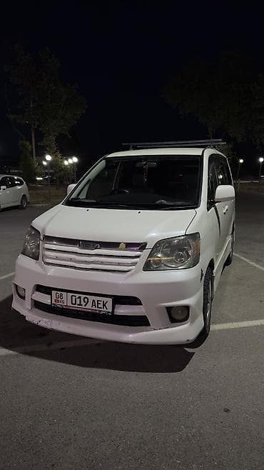 Toyota Noah: 2002 г., 2 л, Автомат, Бензин, Минивэн