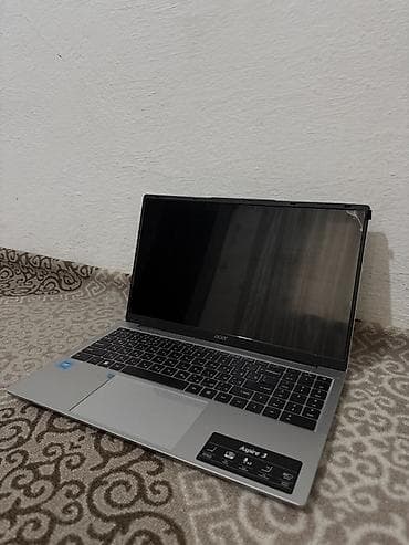 Acer Aspire 3 — компактный и лёгкий ноутбук серебристого цвета