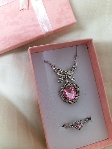 Жеке буюмдар: 590наборы 3/1 490 2/1 Набор украшений в подарочной коробке. Состав: - — 9