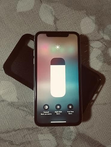 чехлов: IPhone Xr, Б/у, 128 ГБ, Белый, Чехол, 79 % — 7