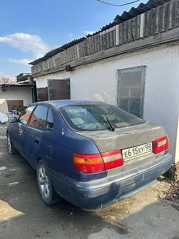 Toyota Carina E: 1998 г., Механика, Бензин, Седан