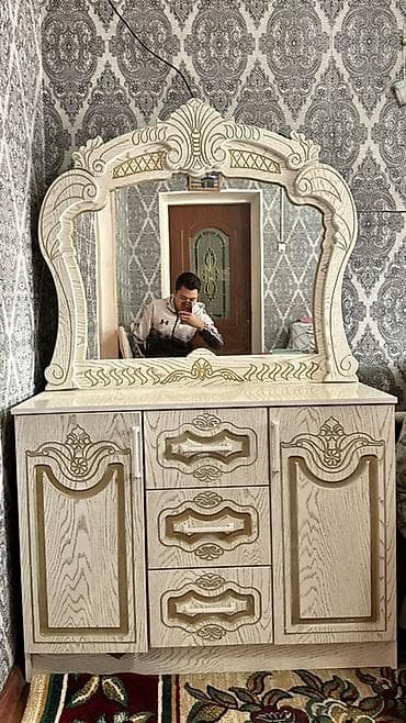 Изоляционные материалы: Комод для одежды, Б/у, С зеркалом, Дерево, Самовывоз — 1