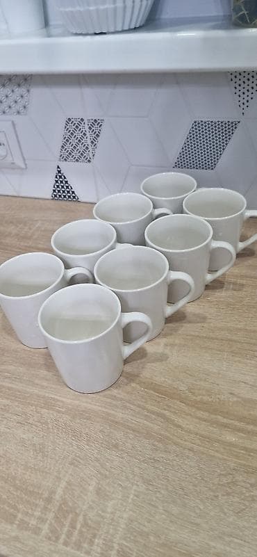 Набор керамических чашек, 8 штук. - Объем: около 250–300 мл (под