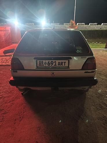 авто сатылат: Volkswagen Golf: 1988 г., 1.8 л, Кол менен иштөөчү, Бензин, Седан — 5