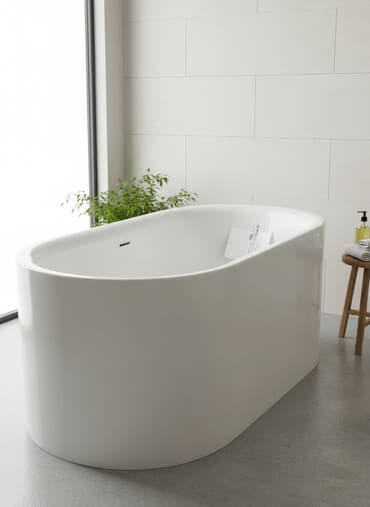 пеленальный столик с ванночкой: Белая ванна овальной формы с двумя отверстиями для слива и перелива — 1