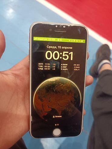 IPhone SE, Б/у, Space Gray, Защитное стекло