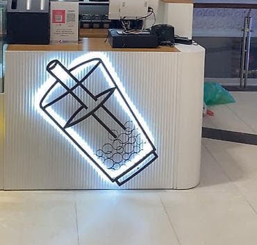 Металическая вывеска «Баббл-тичашка» для кафе/кондитерской - Яркая