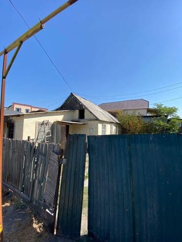 продаю пол дом район рабочий городок: Үйдүн жарымы, 55 кв. м, 4 бөлмө, Менчик ээси — 3