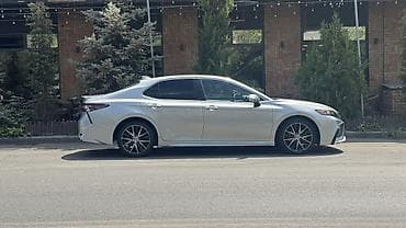 Toyota Camry: 2022 г., 2.5 л, Типтроник, Бензин, Седан — 5