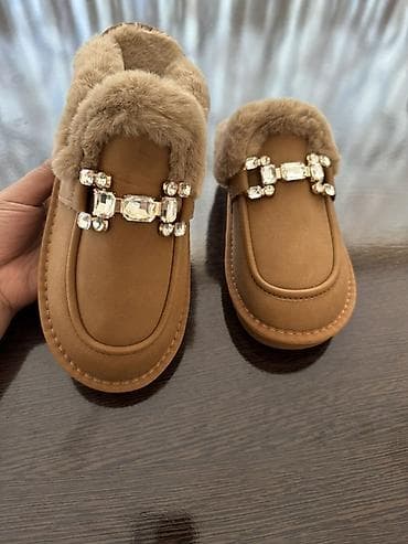 Айымдардын бут кийими: Женские утепленные лоферы-мюли с меховой отделкой и декором из крупных — 1