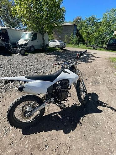 Кроссовый мотоцикл (питбайк) в белом. Продаю эндуро 250 куб.Состояние