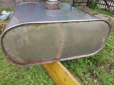 пустые канистры: Продаю две ёмкости из пищевой нержавейки объемом 140 литров, раньше — 4
